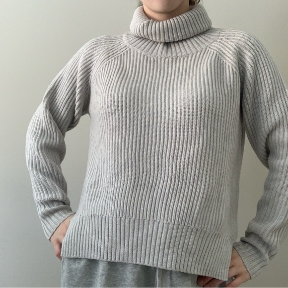 Wilfred 100% Merino Wool Light Gray Turtleneck Sweater - Picture 2 of 5